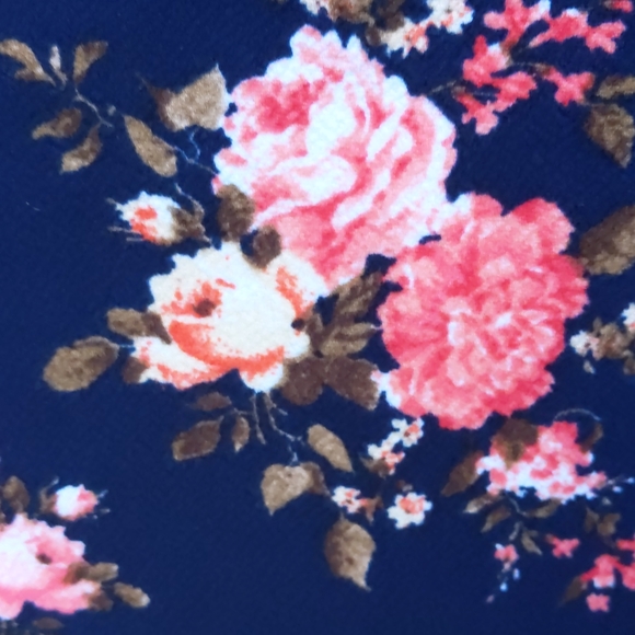 Floral, sleeveless dress - Picture 3 of 3